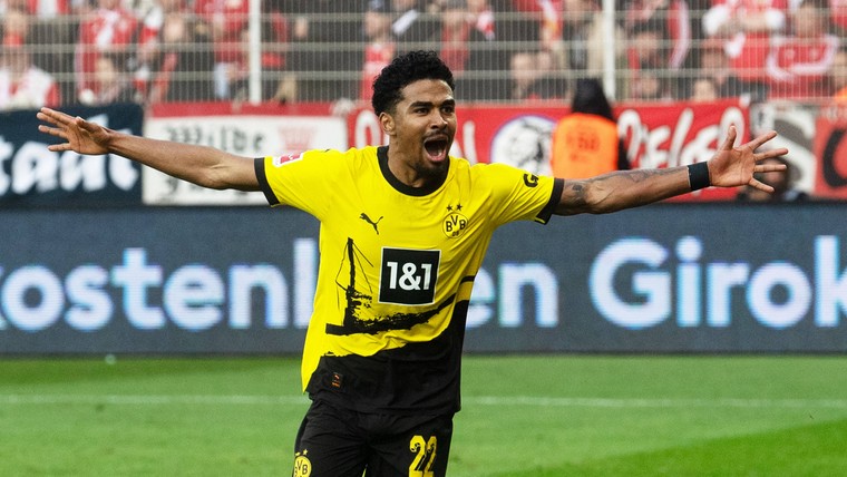 Maatsen dankt arbitrage na eerste doelpunt voor Dortmund