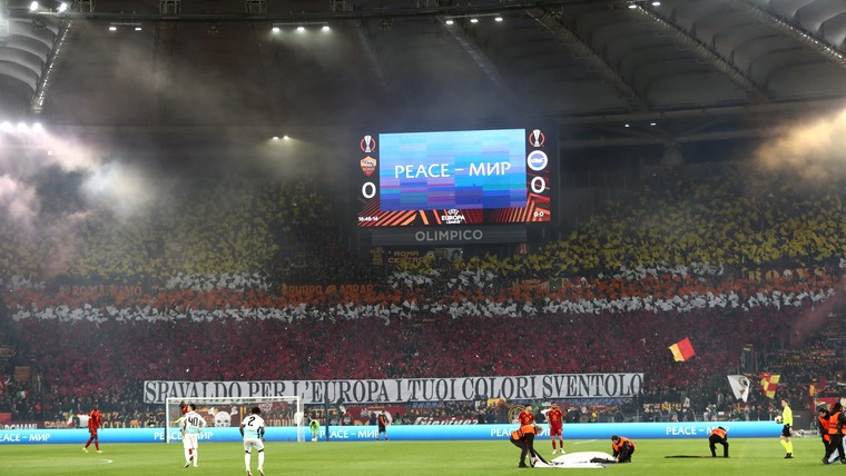 Brighton-fans bekogeld met voorwerpen tijdens duel met Roma: club eist actie