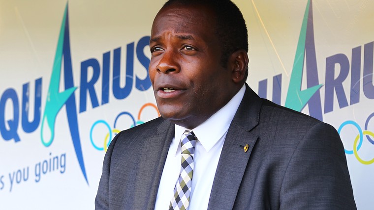Suriname presenteert oude bekende Menzo als nieuwe bondscoach