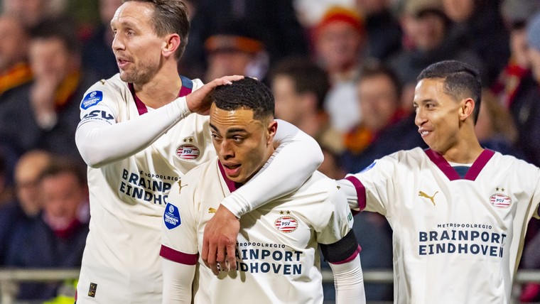 PSV op recordjacht in Eredivisie: zege in Deventer levert nieuwe mijlpaal op