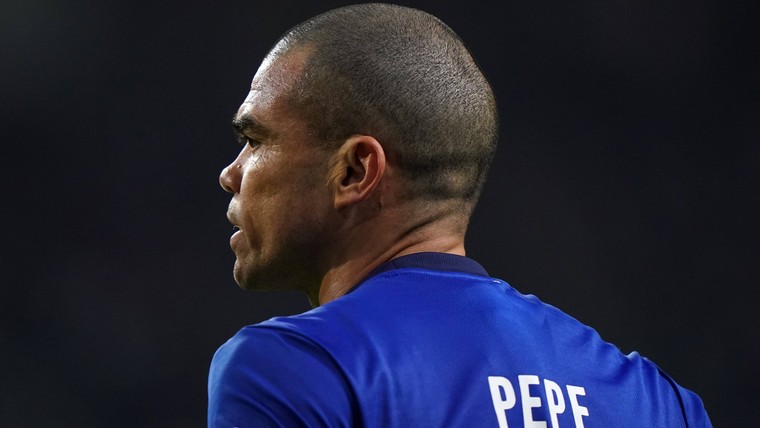 Pepe wordt mede door Conceição gered na pijnlijke eigen goal