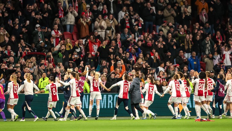Ajax Vrouwen zet record neer in historische kwartfinale