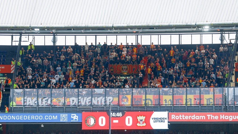 Supporters Go Ahead komen met mooi gebaar richting bekerwinnaar Feyenoord