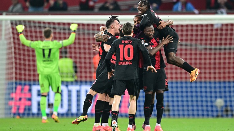 Bayer Leverkusen slaat wéér toe in extra tijd en gaat ongeslagen naar de finale