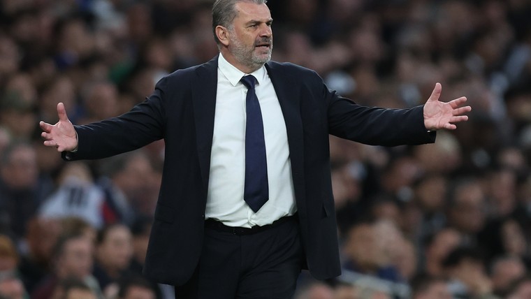 Postecoglou laat frustraties de vrije loop tegenover media en Spurs-fan