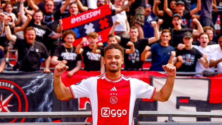 Rensch weerlegt geruchten over Ajax-exit: 'Wilde de fans bedanken'