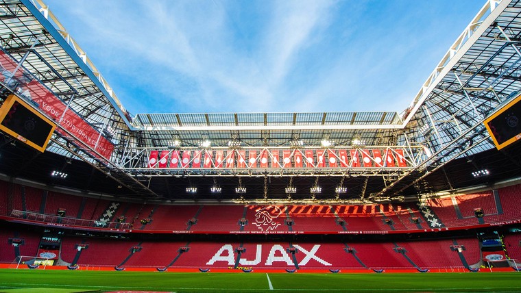 Ajax onthult uitshirt voor nieuwe seizoen 