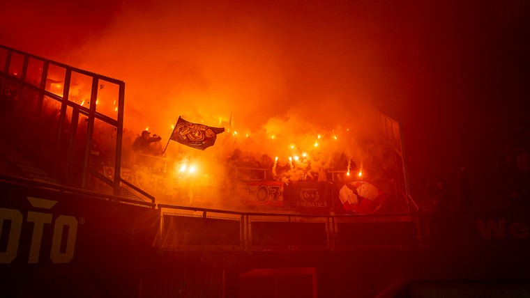 PSV-supporters gestraft na vuurwerkincident in Heerenveen