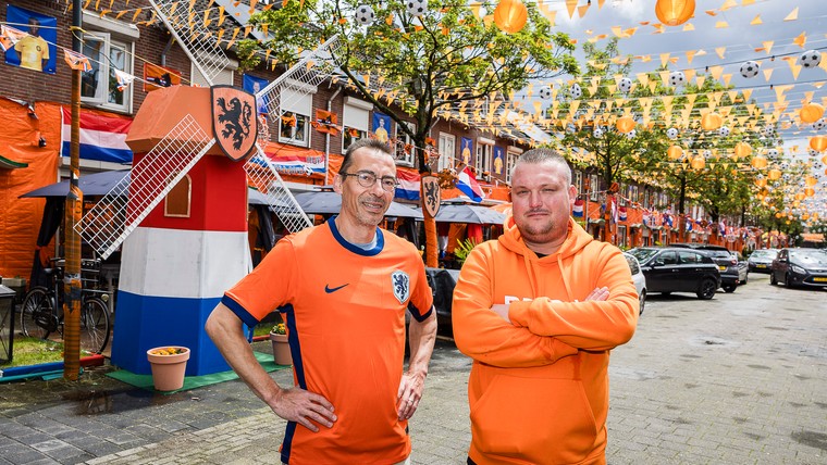 Het epicentrum van de Oranje-gekte: 'Richting de 18.000 euro kwijt'