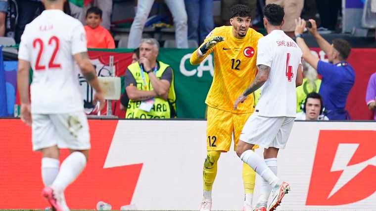 Turkse media snappen weinig van passeren Güler en laken arbiter Zwayer