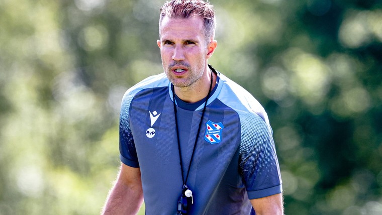 Robin van Persie kijkt anders naar voetbal dan veel andere trainers