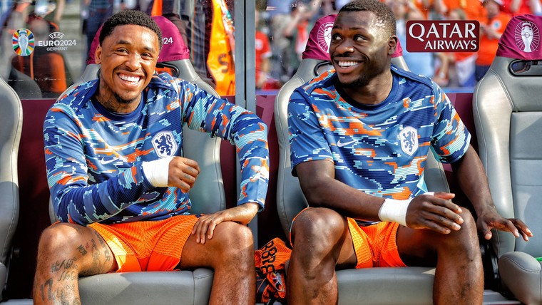Farioli geeft update over sterkhouders Berghuis, Bergwijn en Brobbey