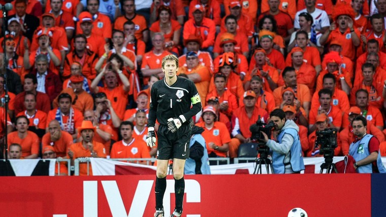 De Oranje-memoires van Van der Sar: 'Ik voelde een paar haartjes van Ortega'