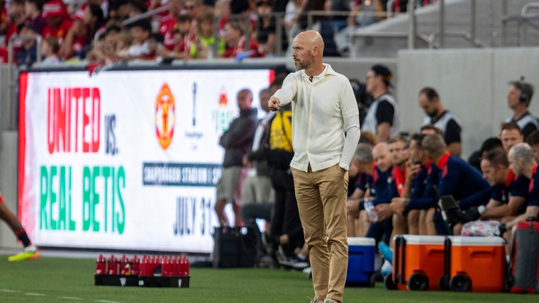 Ten Hag ziet zeventienjarige back uitblinken bij oefenzege United