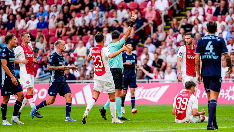 Geel of rood? Nijhuis volgt VAR-advies en draait rode kaart Heerenveen terug