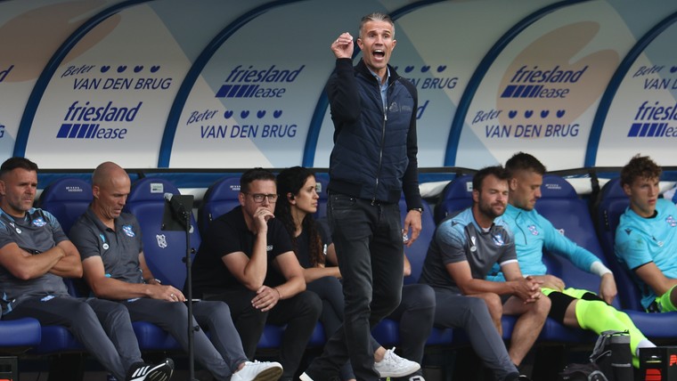 Van Persie geniet van kolkend stadion, spektakel en veerkracht Heerenveen