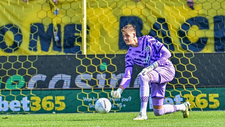 Doelman annex stormram Bucker bezorgt Roda JC nog een punt