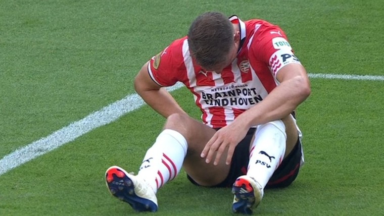 Geen zorgeloze middag voor PSV: De Jong geblesseerd van het veld