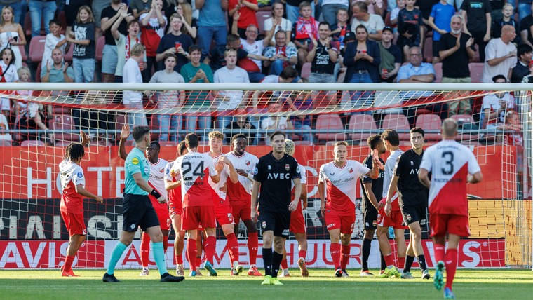 Spektakel in Stadion Galgenwaard: eigen goals kosten Willem II de kop