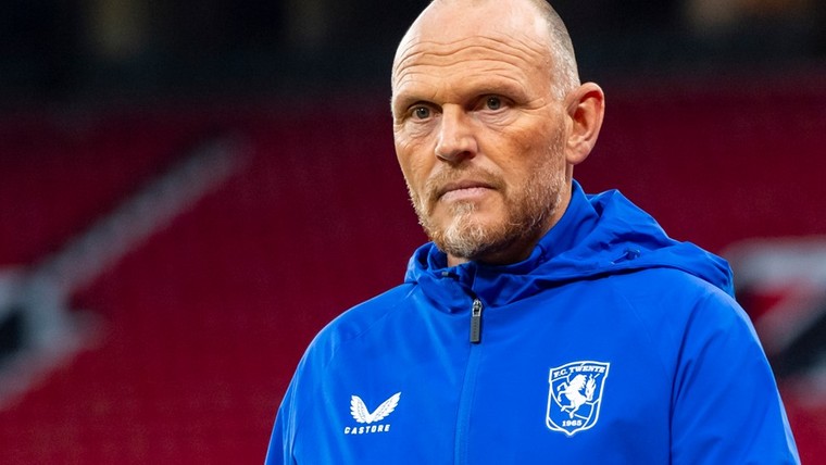 FC Twente-trainer Oosting verrast en begint met extra spits op Old Trafford