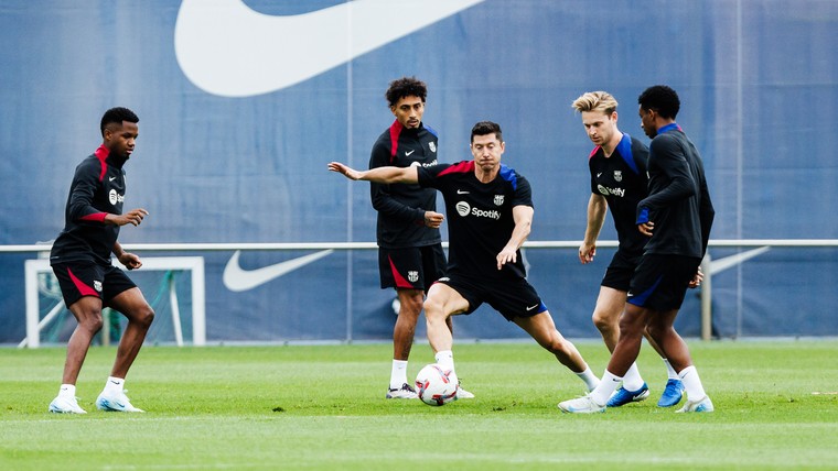 Flick positief over Frenkie de Jong: 'Hij kan ons bijna weer helpen' 