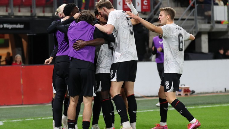 FC Utrecht zet beste start voort en bezorgt AZ eerste nederlaag