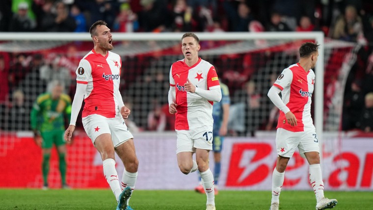 Slavia-held geïrriteerd: 'Ajax kwam hier om op de grond te liggen'