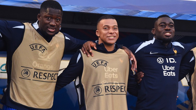 Mbappé krijgt steun vanuit het Franse elftal: 'Hij heeft geen leven'
