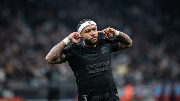 Memphis helpt Corinthians met rake vrije trap van 25 meter aan cruciale zege