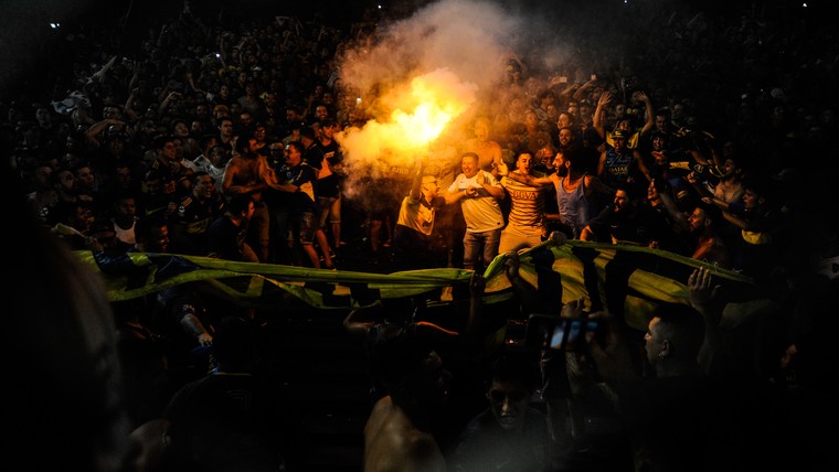 Riquelme houdt supporters tegen bij uit de hand gelopen bekerduel