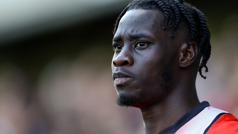 Luton Town trekt harde lijn na racistische aanval op Adebayo
