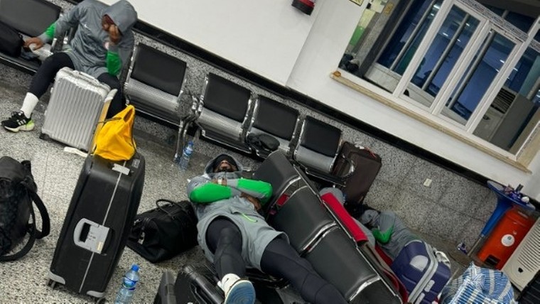 Nigeria krijgt reglementaire zege na verblijf van veertien uur op vliegveld