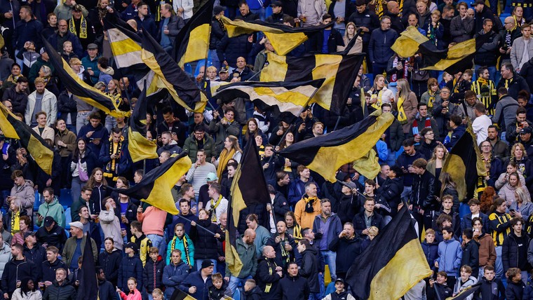 Vitesse-leiding komt terug op spandoek: 'Eerst in de spiegel kijken'