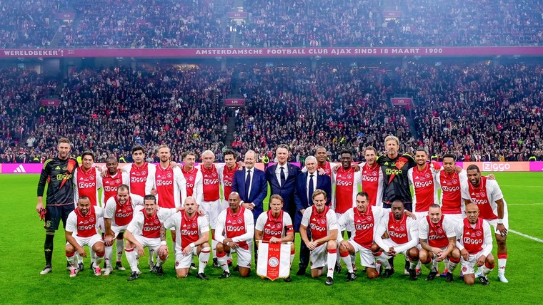 Ajax eert clubhelden op dag vol nostalgie: 'Het gaat om de gein en de eer'