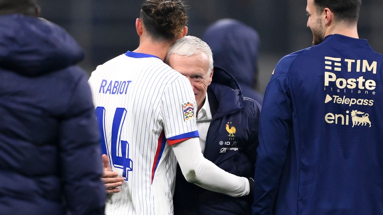 Irritatie bij Deschamps: 'Hij spreekt met het hart, maar jullie praten weer over Mbappé'