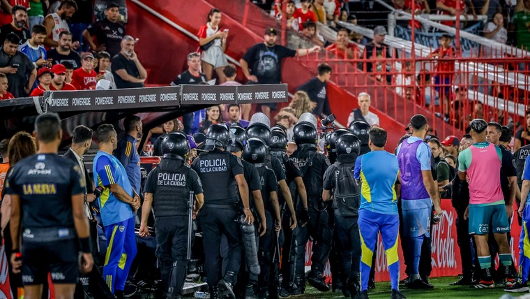 Vlam slaat in de pan in Argentinië: speler Boca bekogeld met waterzak