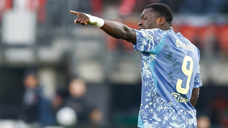 Verbazing over afgekeurde Ajax-goal: 'Dit gebeurt duizend keer in een duel'