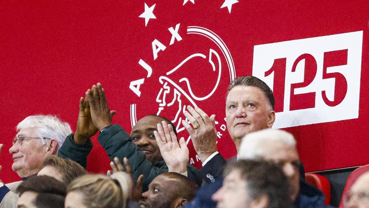Babangida en Van Gaal klappen voor speciale actie in Johan Cruijff Arena