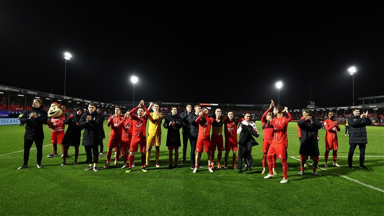 Almere City staat vlak voor kerst op uit de dood: 'Jammer dat Maduro hier niet bij was'
