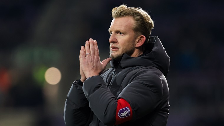 Kuijt hoort slecht nieuws: Beerschot krijgt transferverbod wegens wanbetaling