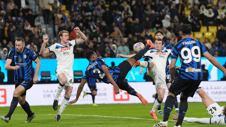 Waanzinnige Dumfries leidt Inter met wereldgoals naar finale Supercoppa