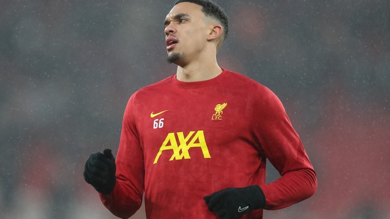 Slot sprak met Alexander-Arnold: 'Als hij goed speelt, hoor je daar niemand over'