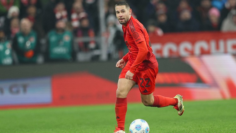 Bayern-back baart opzien met bijzondere inworp