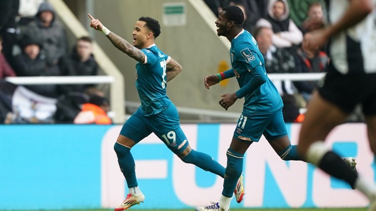 Bescheiden Kluivert in rijtje met giganten na nieuwe hattrick