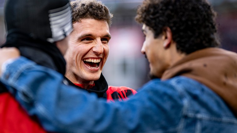 Openhartige Til blikt terug op interview: 'Het is groter dan voetbal'