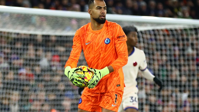 Chelsea-coach Maresca spreekt zijn twijfels over eigen keeper uit