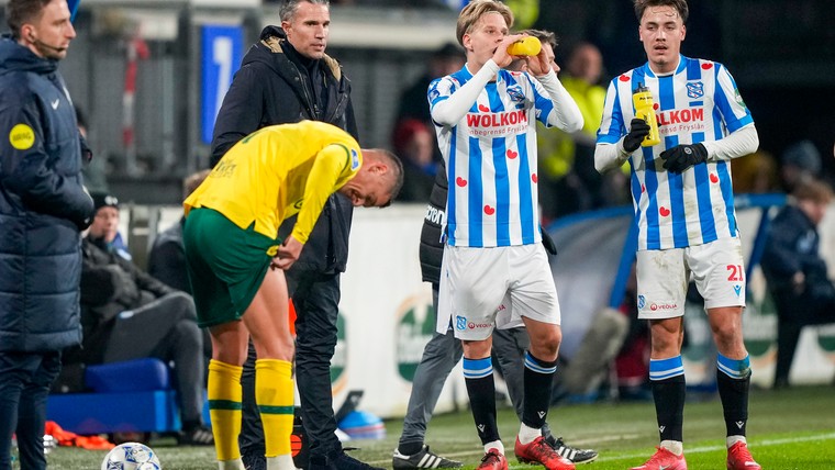 Fortuna met twaalf man tegen Heerenveen: 'Ik vind het echt schandalig'