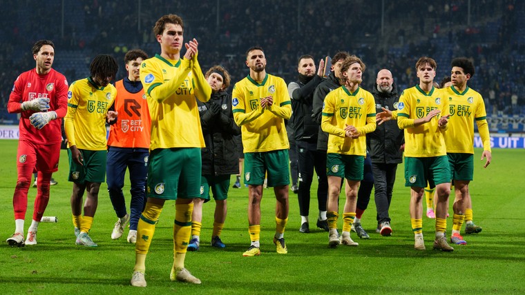KNVB vraagt advies aan IFAB over twaalf-tegen-elf-situatie