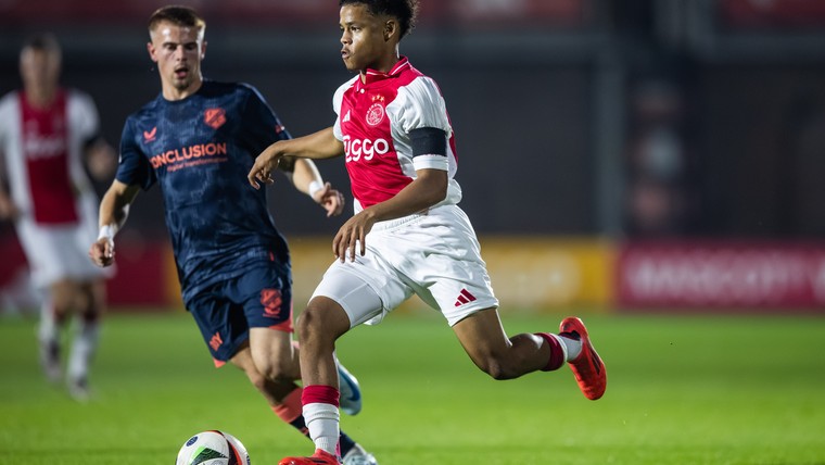 Bruggink blij met Ajax-huurling: 'Als je hem ziet spelen, word je vrolijk'