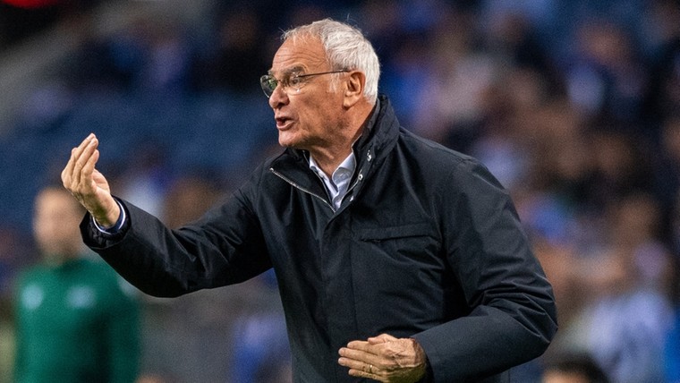 Ranieri trekt spelers weg bij scheidsrechter: 'Hoe kan de UEFA hem aanstellen?'